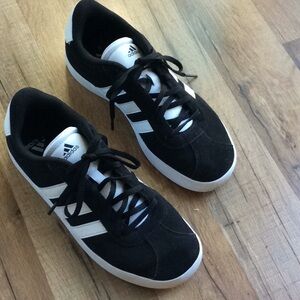 Kids Addis’s sneakers